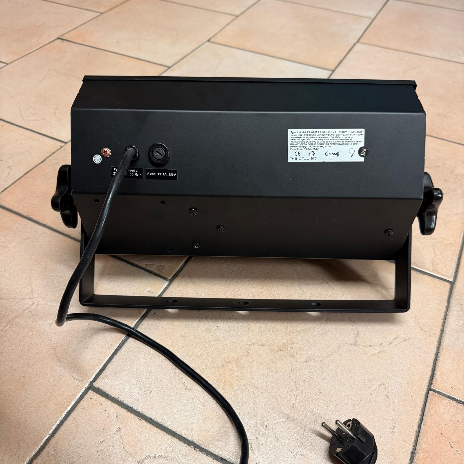 Eurolite UV Floodlight 160W E27 - Riflettore per Lampada a Luce Nera UV (USATO - CON LAMPADA INCLUSA)