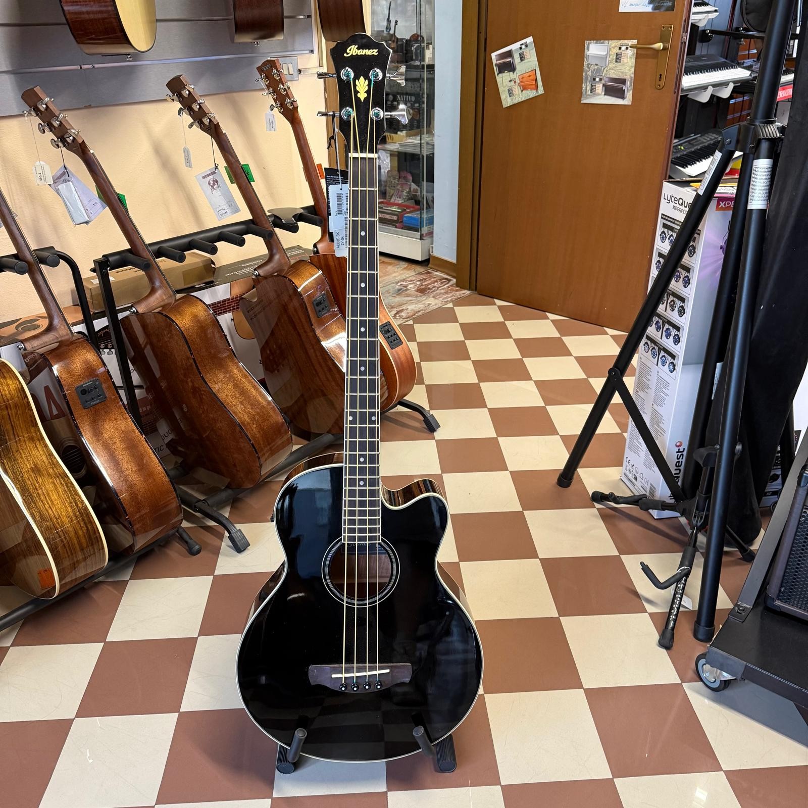 Ibanez AEB8E BK Black - Basso Acustico Elettrificato 4 Corde con Preamplificatore e Accordatore (USATO)