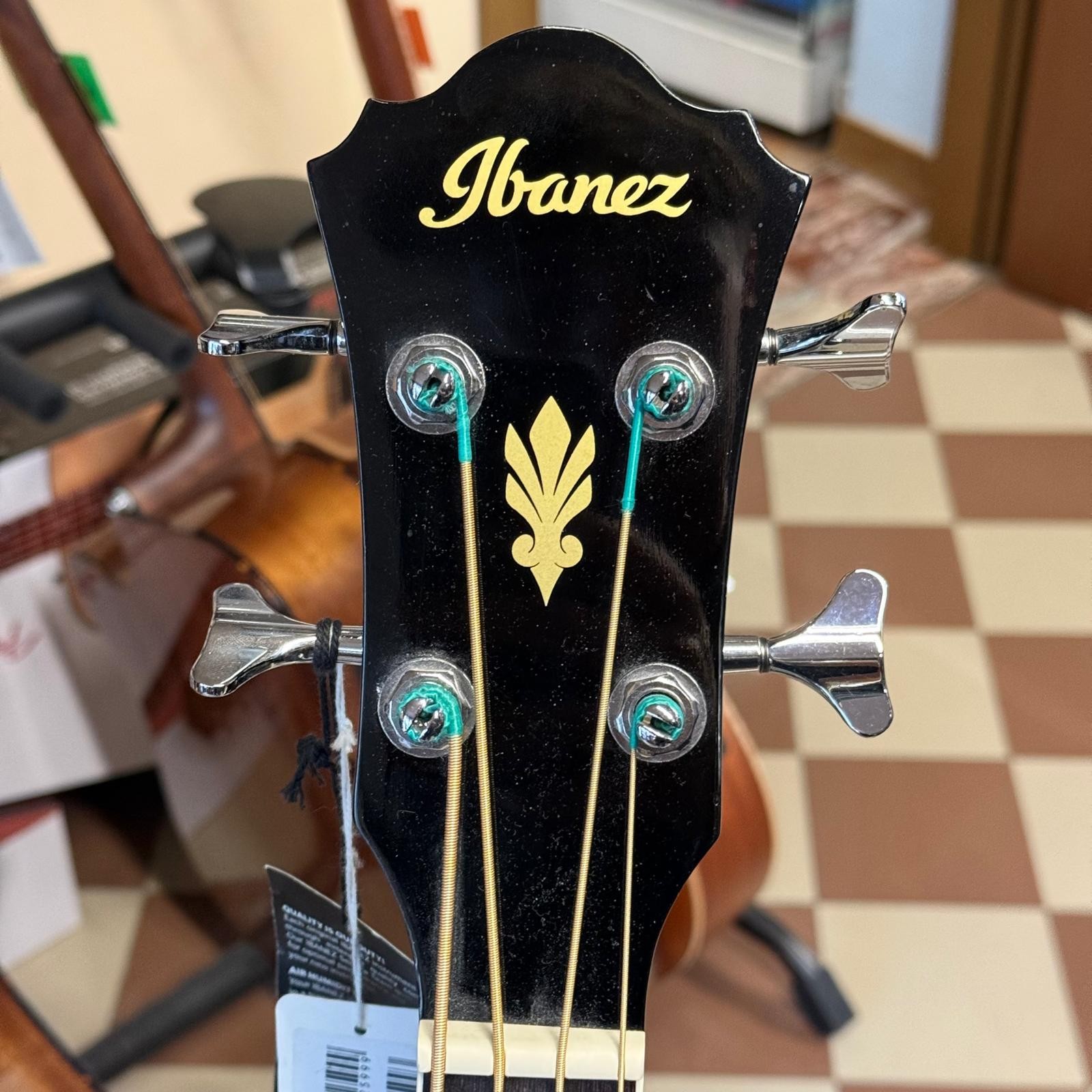 Ibanez AEB8E BK Black - Basso Acustico Elettrificato 4 Corde con Preamplificatore e Accordatore (USATO)