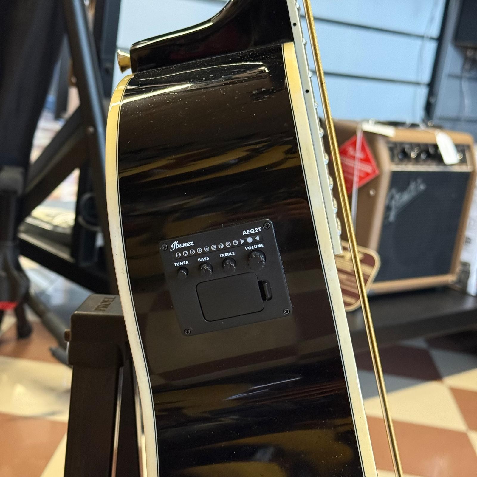 Ibanez AEB8E BK Black - Basso Acustico Elettrificato 4 Corde con Preamplificatore e Accordatore (USATO)