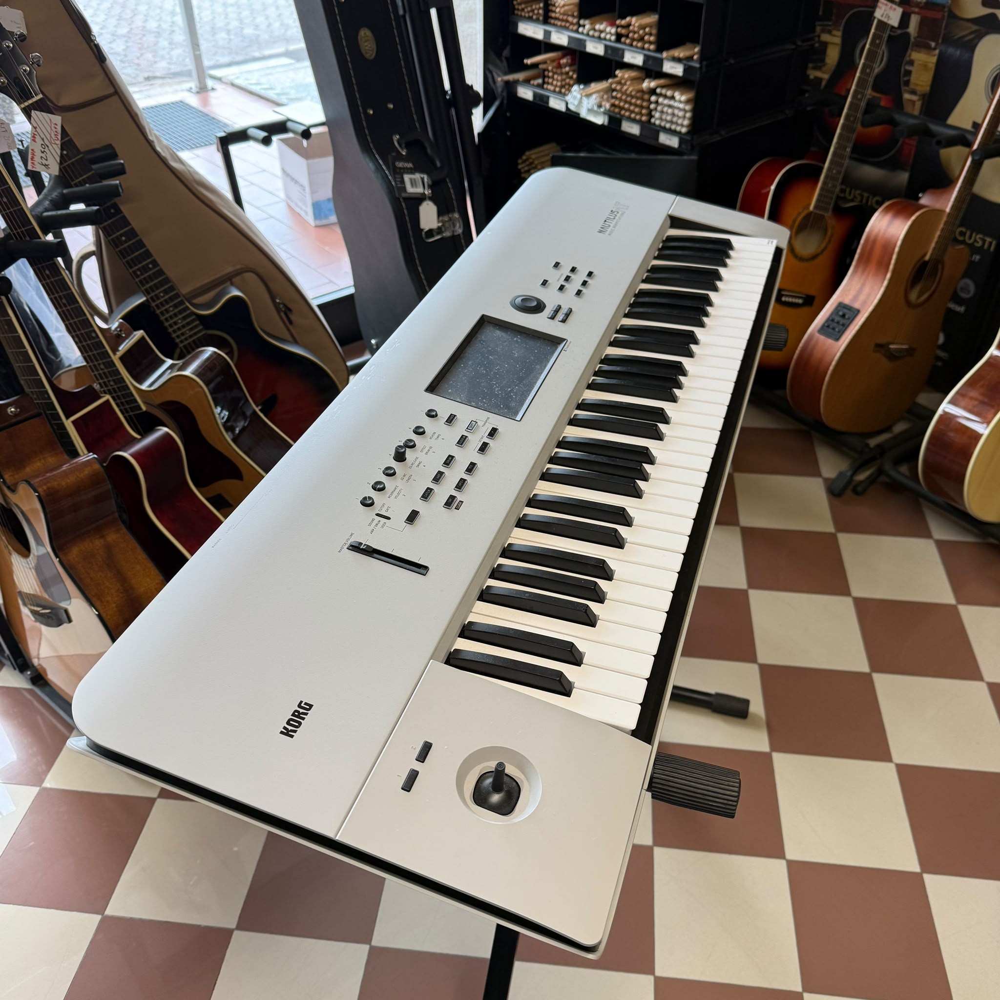 KORG Nautilus 61 AT - Workstation 61 Tasti Usata con Confezione Originale