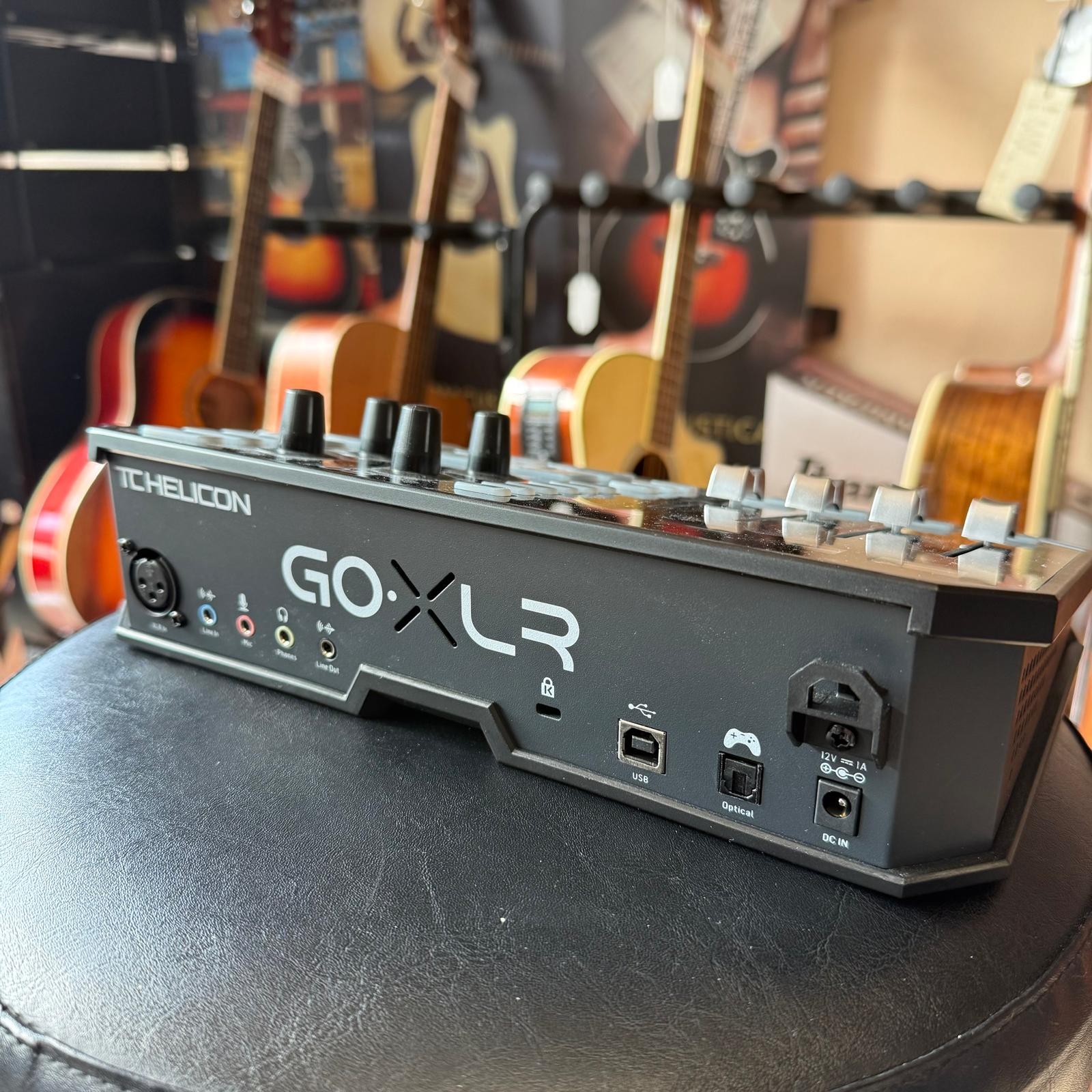 TC Helicon GoXLR - Mixer, Sampler ed Effetti Voce per Broadcast Usato