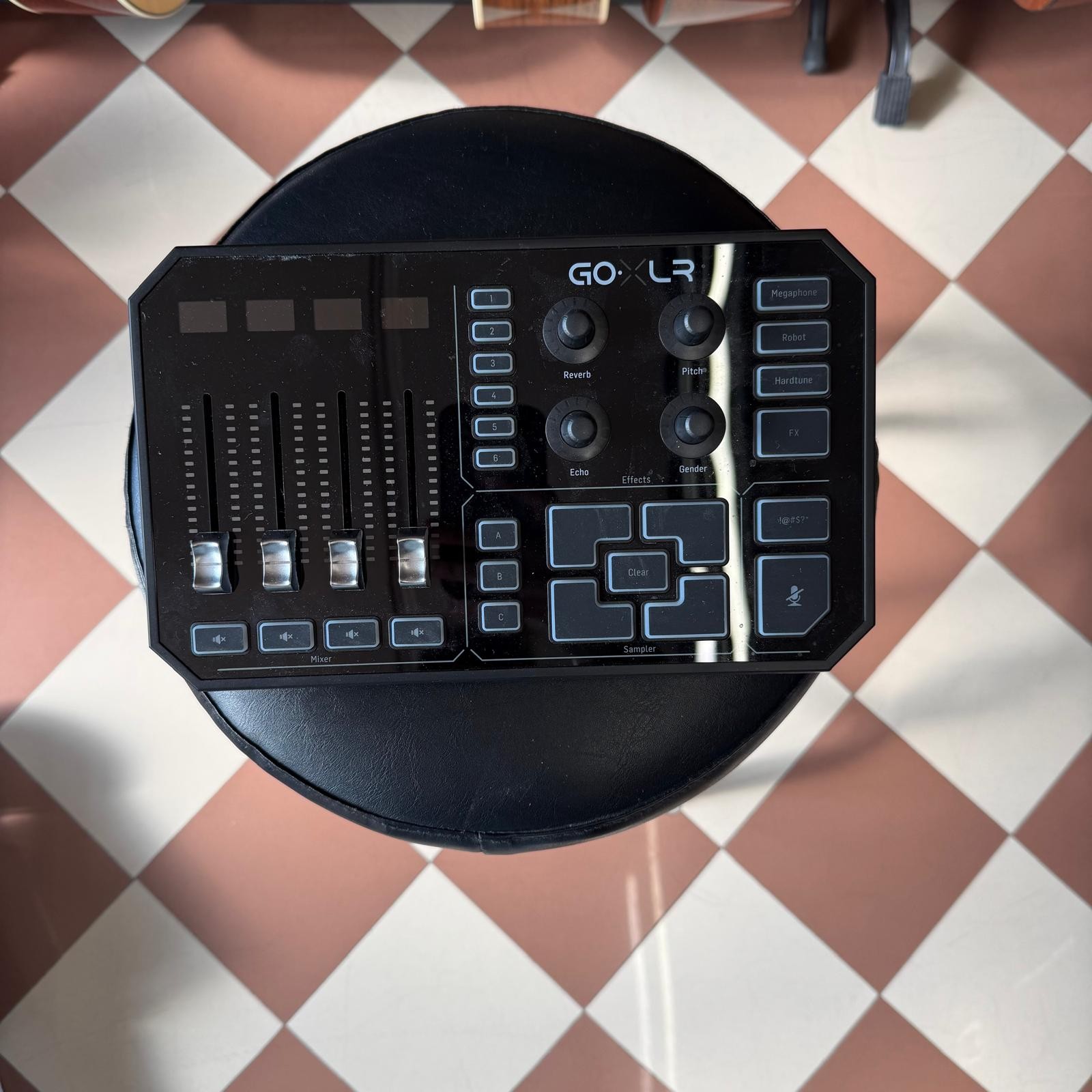 TC Helicon GoXLR - Mixer, Sampler ed Effetti Voce per Broadcast Usato