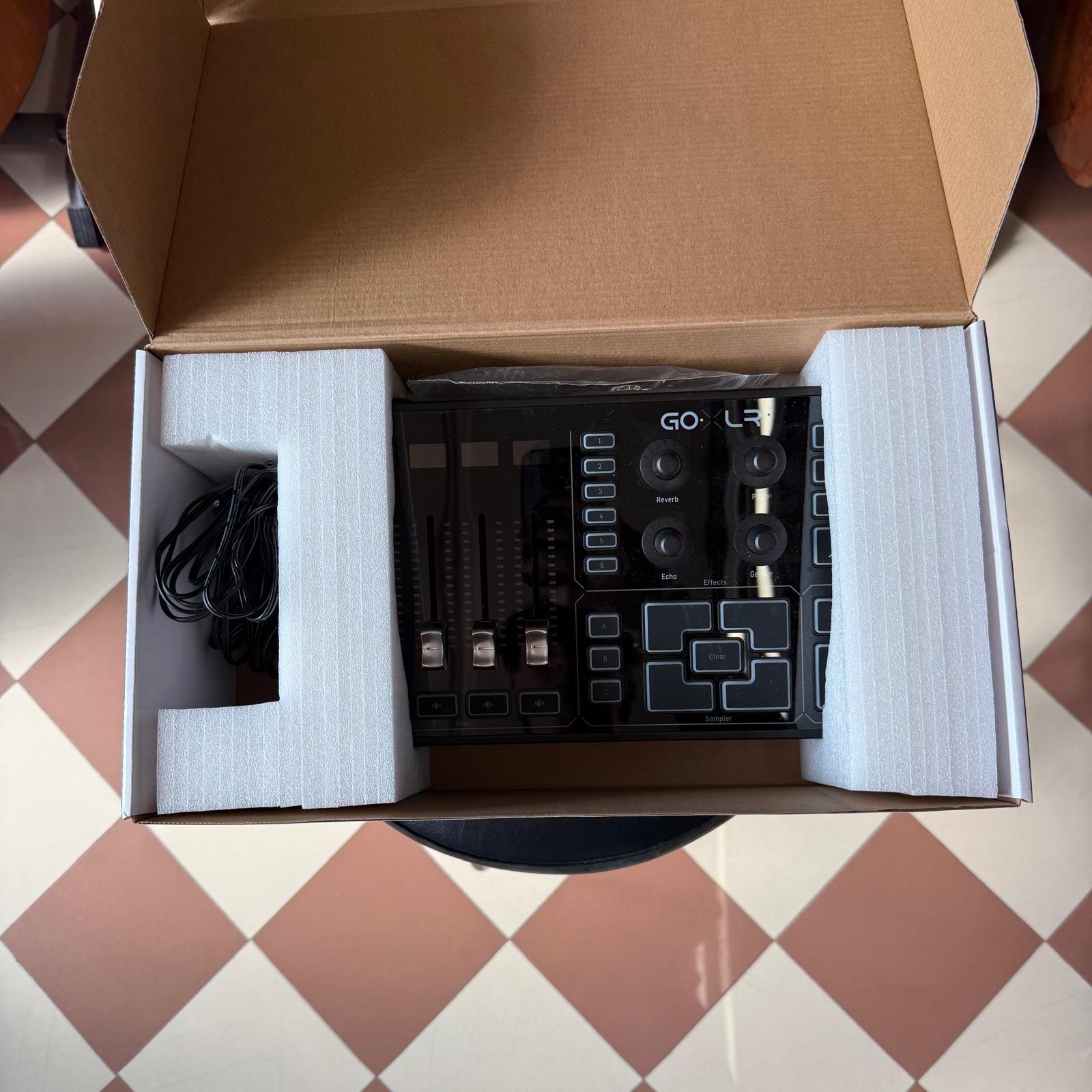 TC Helicon GoXLR - Mixer, Sampler ed Effetti Voce per Broadcast Usato