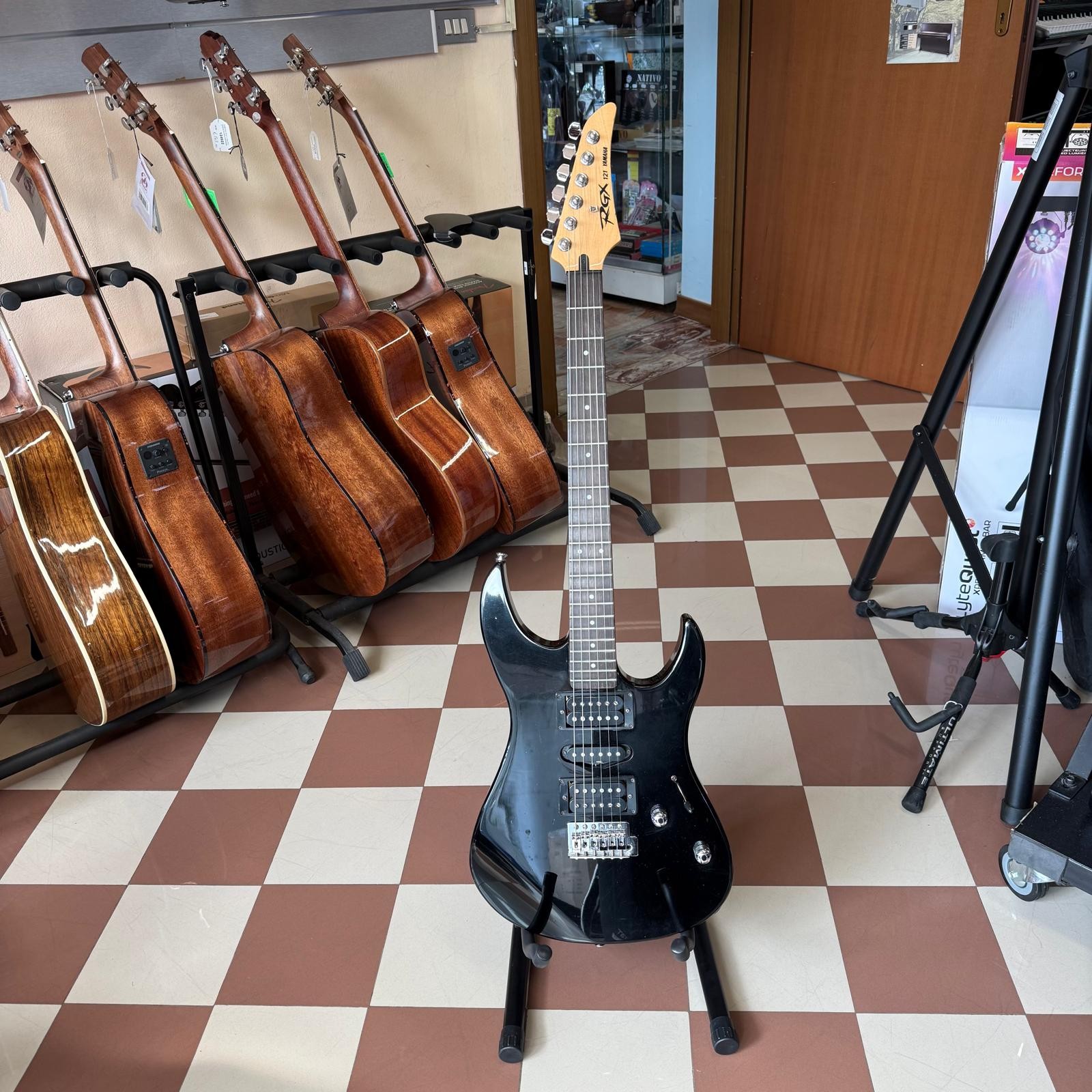 YAMAHA RGX 121 BK Usata - Chitarra Elettrica con Custodia - NO LEVA