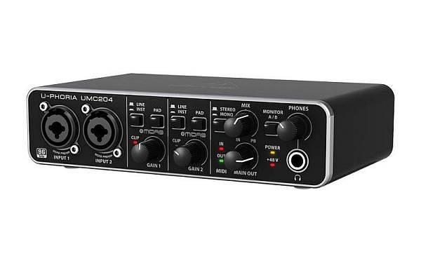 Behringer UMC204