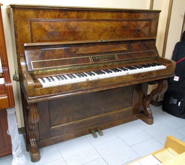 Mobile bar a forma di pianoforte