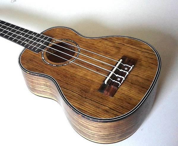Olveira UK21-C - ukulele Soprano in noce