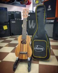 Dam Ukulele soprano UKS100 natural con Borsa Imbottita