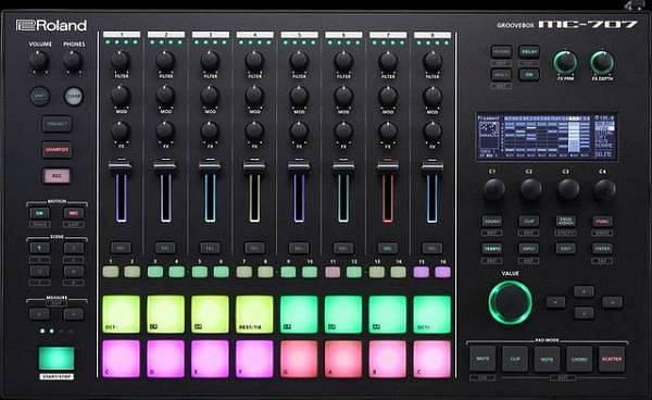Roland MC 707 Groovebox