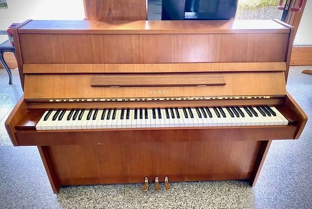 KAWAI PIANOFORTE VERTICALE ACUSTICO IN NOCE - OCCASIONE RICONDIZIONATO IN GARANZIA - SERIALE 1646829