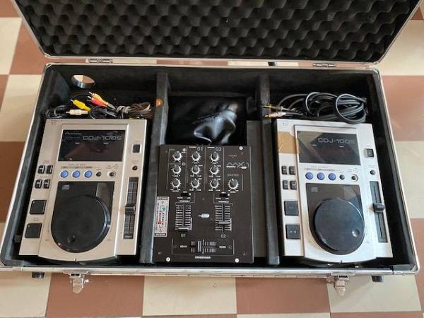 Akiyama MX1 con lettore CDJ100 e case