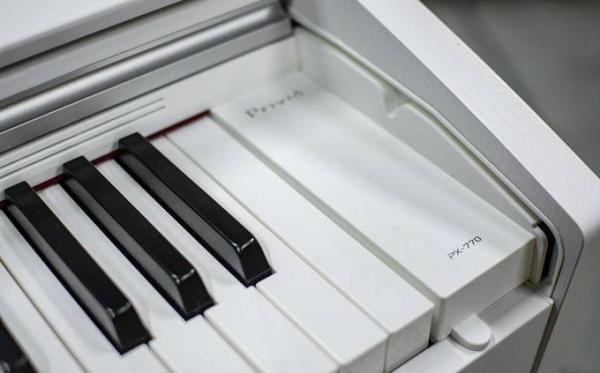 Casio PX 770 WE - pianoforte digitale 88 tasti - bianco - OTTIME CONDIZIONI