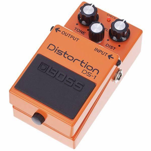 BOSS DS-1W - EFFETTO DISTORSIONE A PEDALE PER CHITARRA