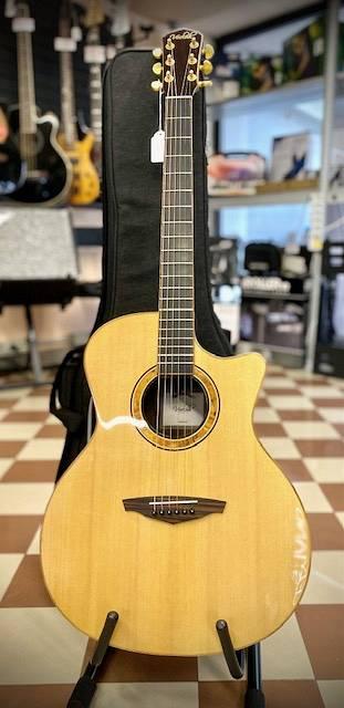 Traveler Guitars VEELAH CHITARRA ACUSTICA GUITARS V5-GACE CON BORSA IMBOTTITA - Ottime Condizioni