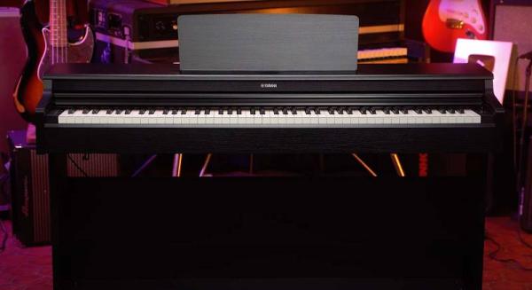 YAMAHA YDP-165 ARIUS BLACK - PIANOFORTE DIGITALE 88 TASTI NERO - Perfette Condizioni