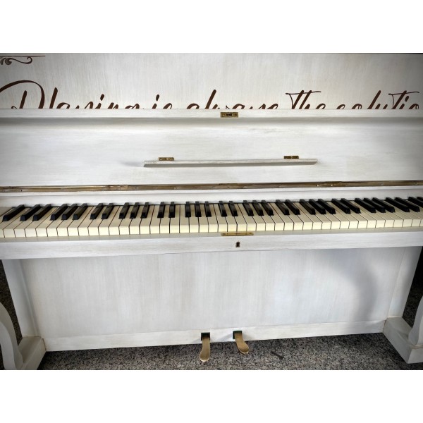 Pianoforte Acustico Verticale Tedesco Legnica Bianco Pastello con Grafica Scritta Artistica - Ricondizionato