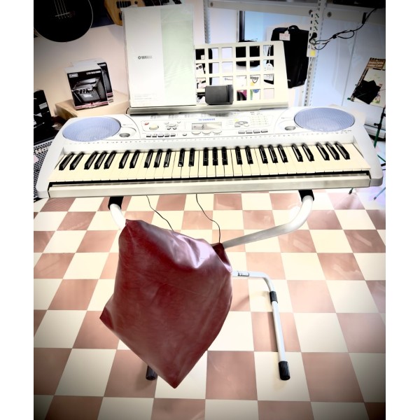 Yamaha PSR275 - Tastiera Arranger con Stand, Leggio & Cover di protezione - Buone Condizioni