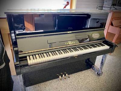 Yamaha U1H pianoforte verticale - rigenerato - matricola H2463472